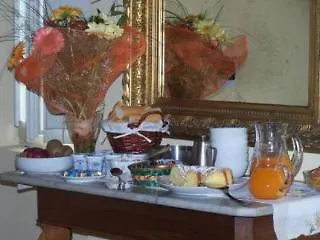 Luxury In The Center Of Rome Bed and Breakfast